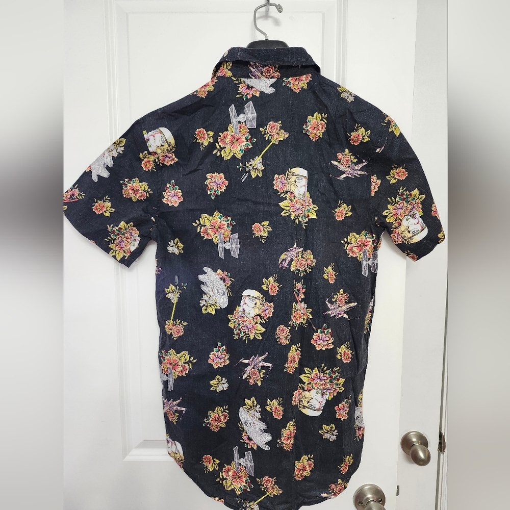 Disney Star Wars Floral Stormtrooper Hawaiian Button Down Shirt Men's Small - Picture 5 of 5